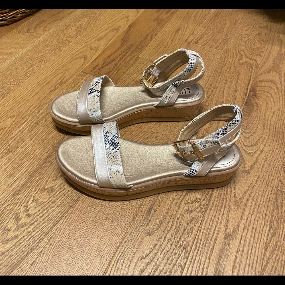 New Lucca Lane Karel Snakeskin Animal Print Wedge